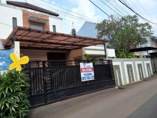 Rumah Cantik & Terawat Di Jatiwaringin